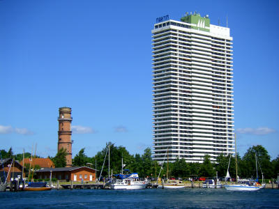 Travemnde alter Leuchtturm und Maritim Hotel